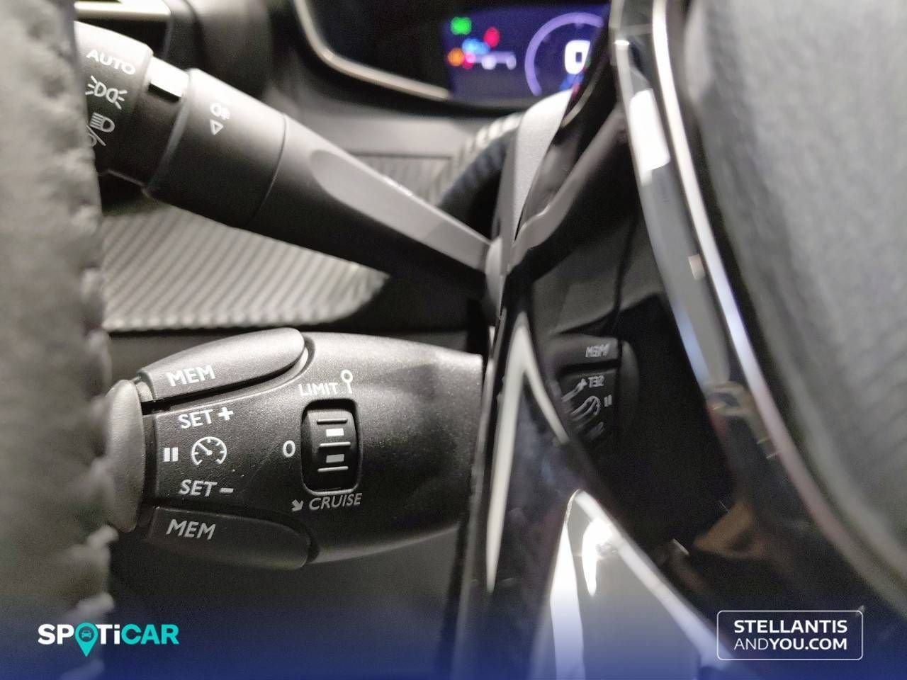 Peugeot 208   Puretech 100 Allure - Foto 21