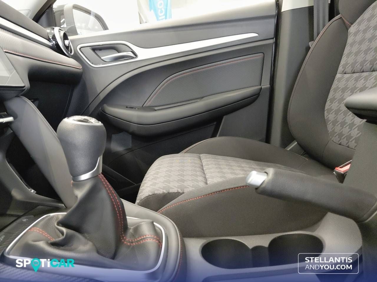MG ZS  1.5 Comfort - Foto 15