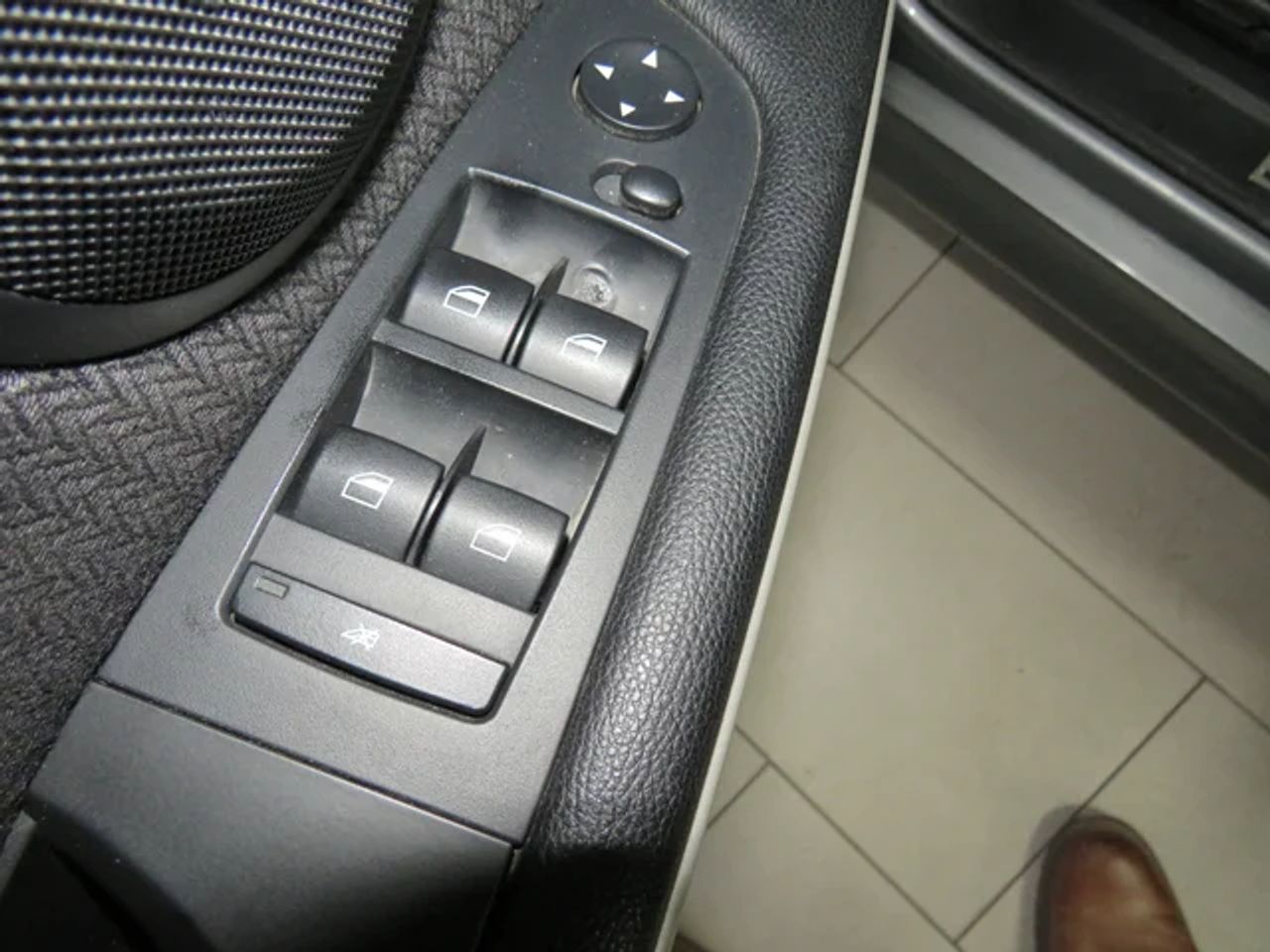 BMW Serie 3 318d E90 - foto 16