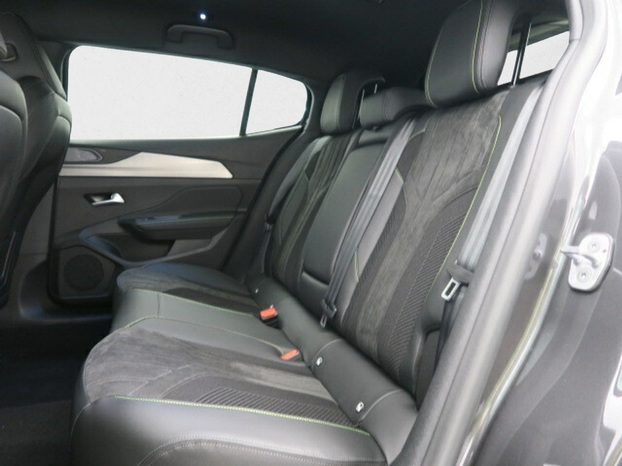 Peugeot 408 408 GT PHEV 225 e-EAT8 - foto 18