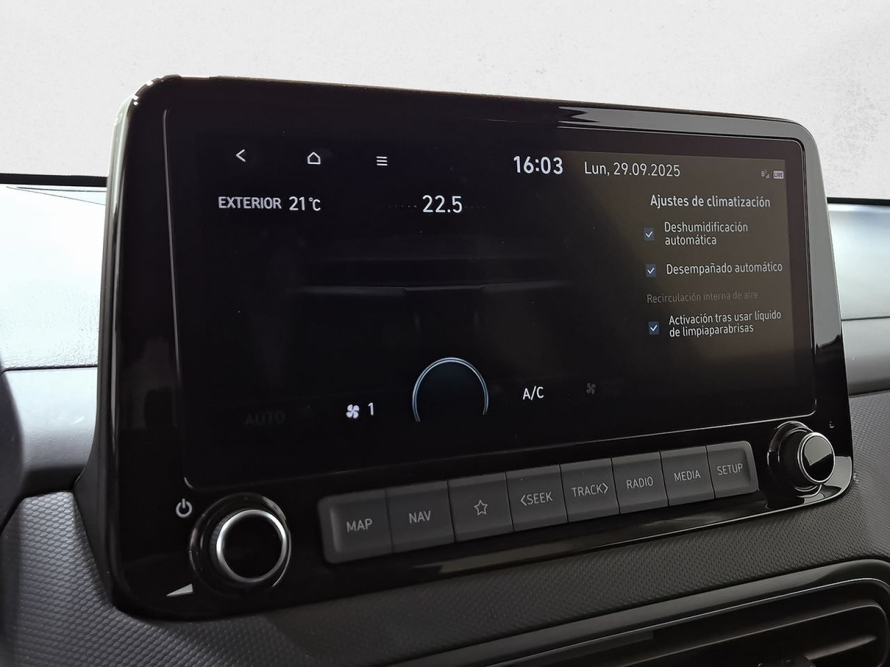 Hyundai Kona 1.6 GDI HEV Tecno 2C DCT - foto 23