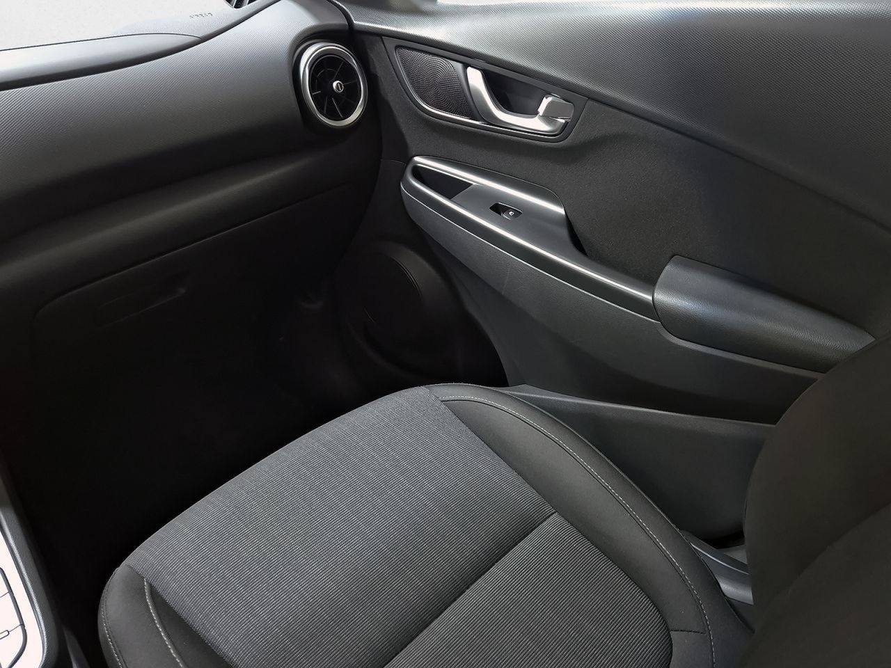 Hyundai Kona 1.6 GDI HEV Tecno 2C DCT - foto 38