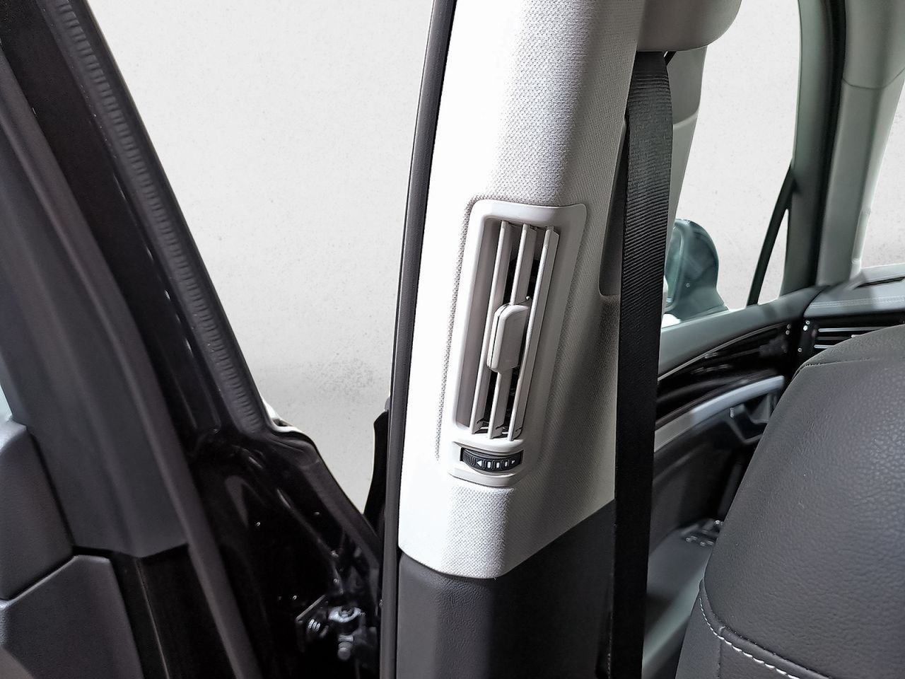 Volkswagen Touareg eHybrid Eleg 3.0 V6 TSI 280kW Tip 4M - foto 17