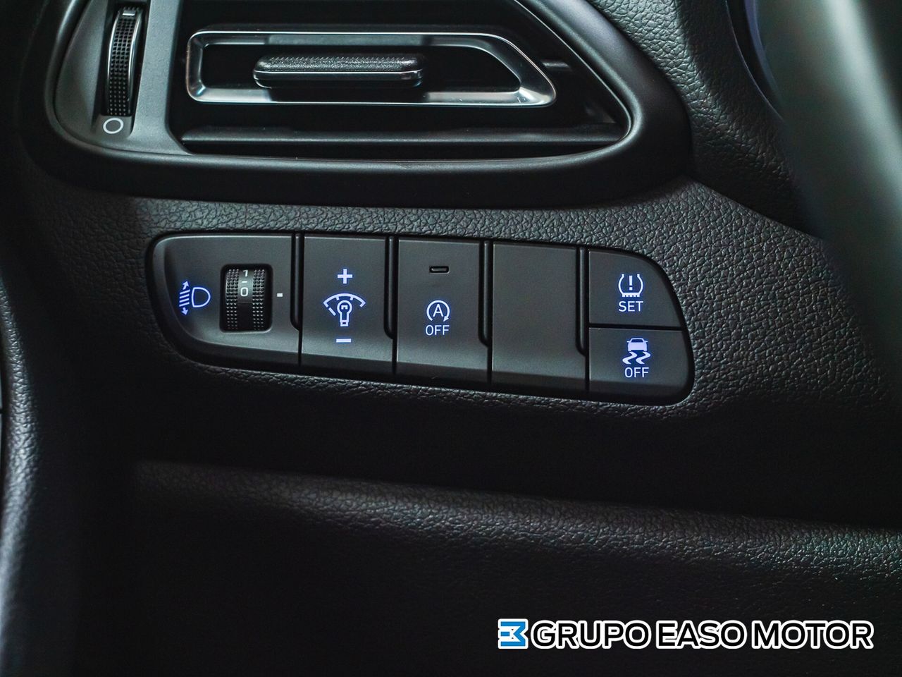 Hyundai i30 1.5 DPI KLASS SLX 110 5P - foto 23