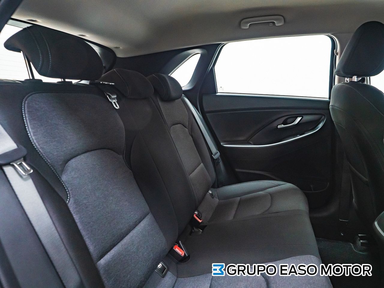 Hyundai i30 1.5 DPI KLASS SLX 110 5P - foto 14