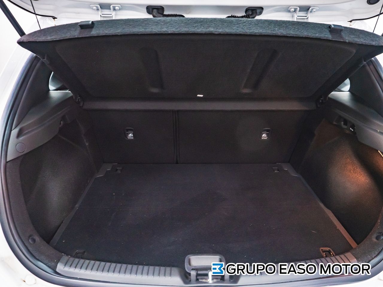 Hyundai i30 1.5 DPI KLASS SLX 110 5P - foto 13