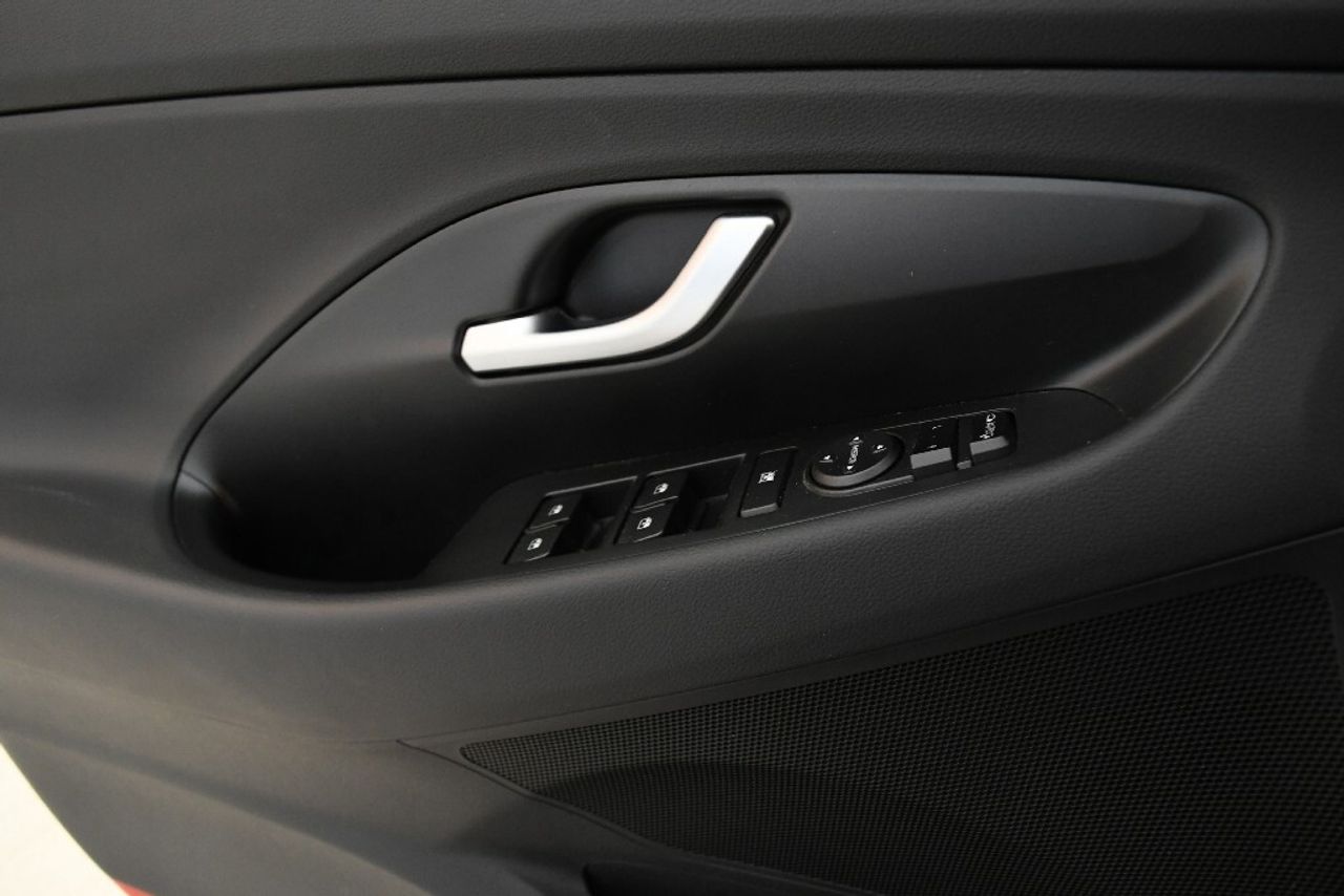 Hyundai i30 1.5 DPI KLASS SLX 110 5P - foto 12