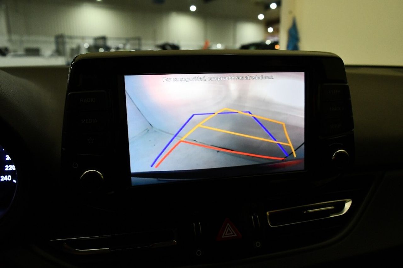 Hyundai i30 1.5 DPI KLASS SLX 110 5P - foto 13