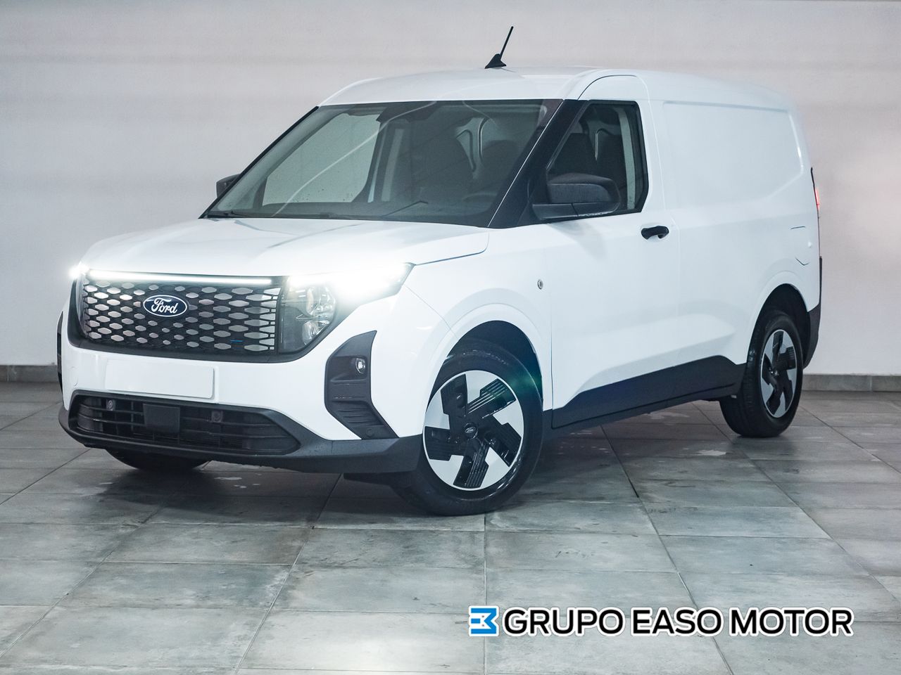 Ford Transit Courier BEV 54KWH 100KW TREND AUTO 136 4P