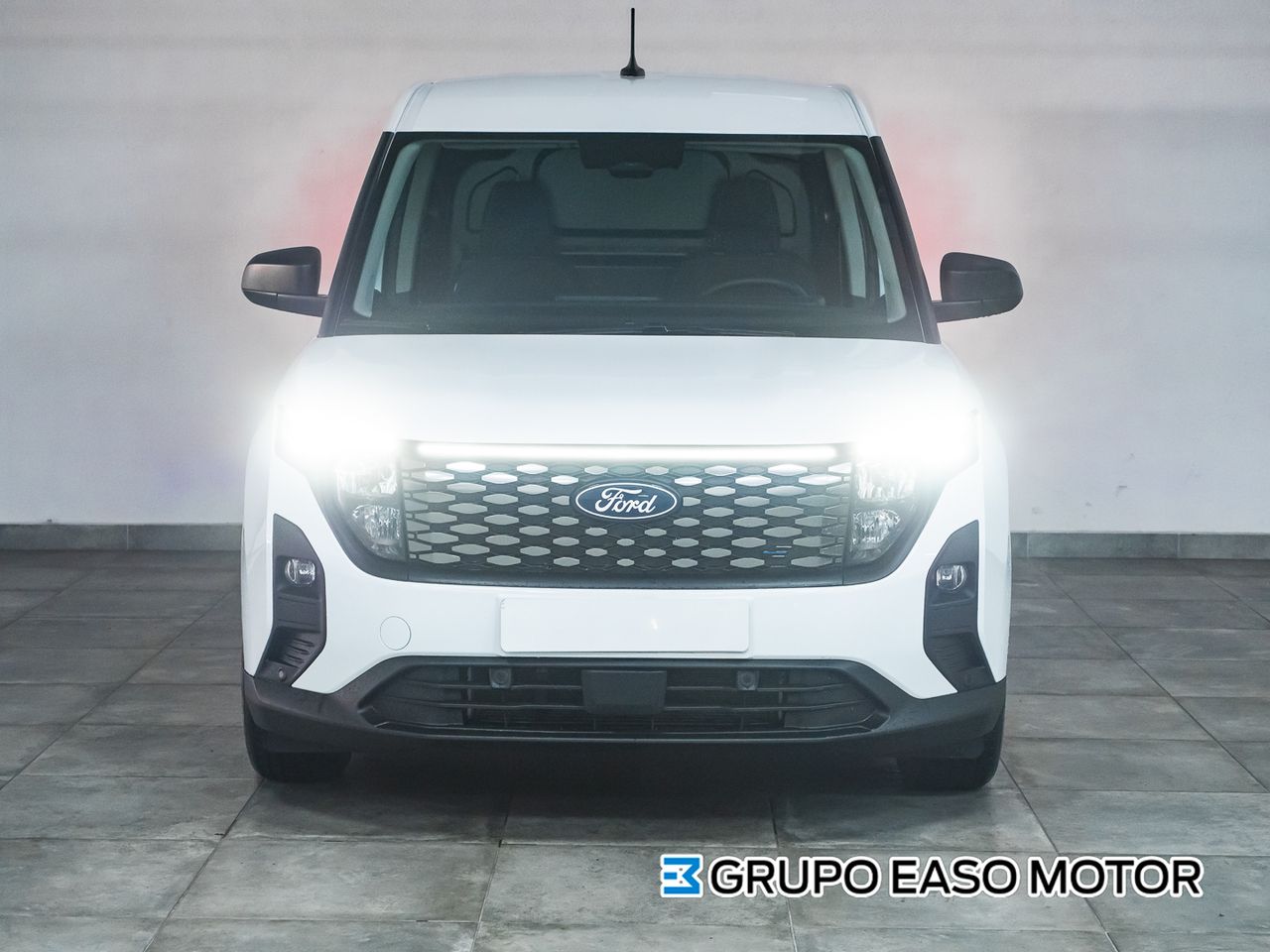 Ford Transit Courier BEV 54KWH 100KW TREND AUTO 136 4P - Foto 2