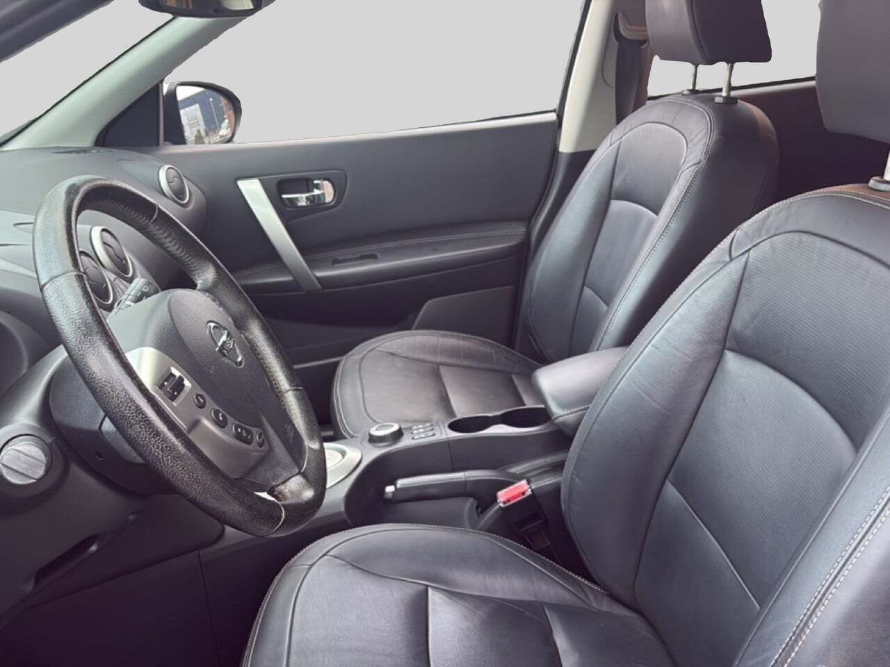 Nissan Qashqai+2 2.0 dCi TEKNA PREMIUM 4x4 A/T P Negr 17" - foto 11