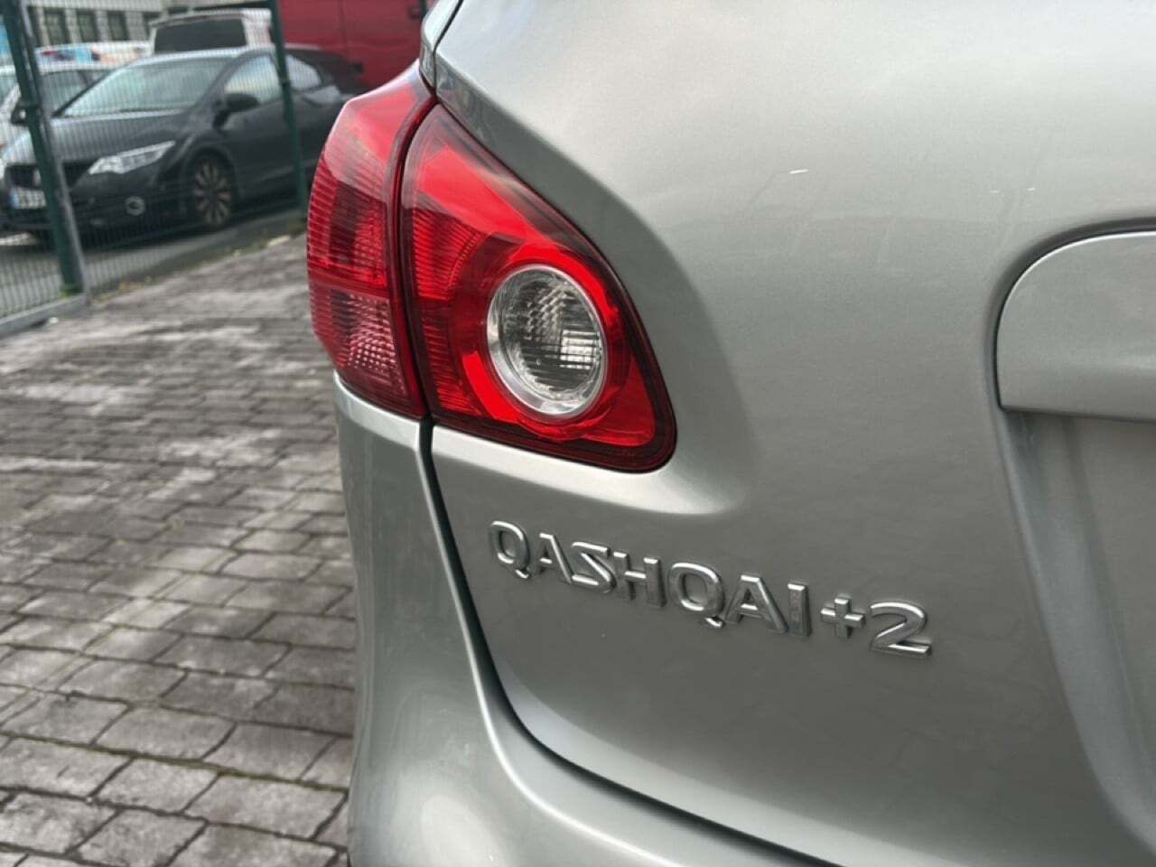 Nissan Qashqai+2 2.0 dCi TEKNA PREMIUM 4x4 A/T P Negr 17" - foto 17