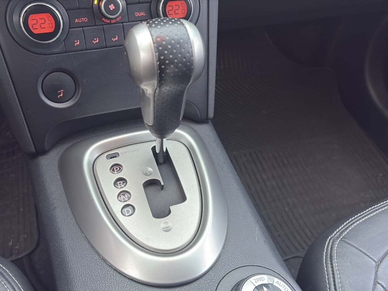 Nissan Qashqai+2 2.0 dCi TEKNA PREMIUM 4x4 A/T P Negr 17" - foto 19