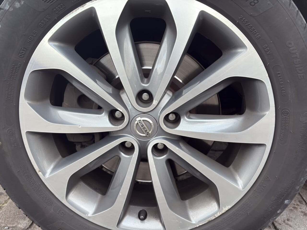 Nissan Qashqai+2 2.0 dCi TEKNA PREMIUM 4x4 A/T P Negr 17" - foto 13