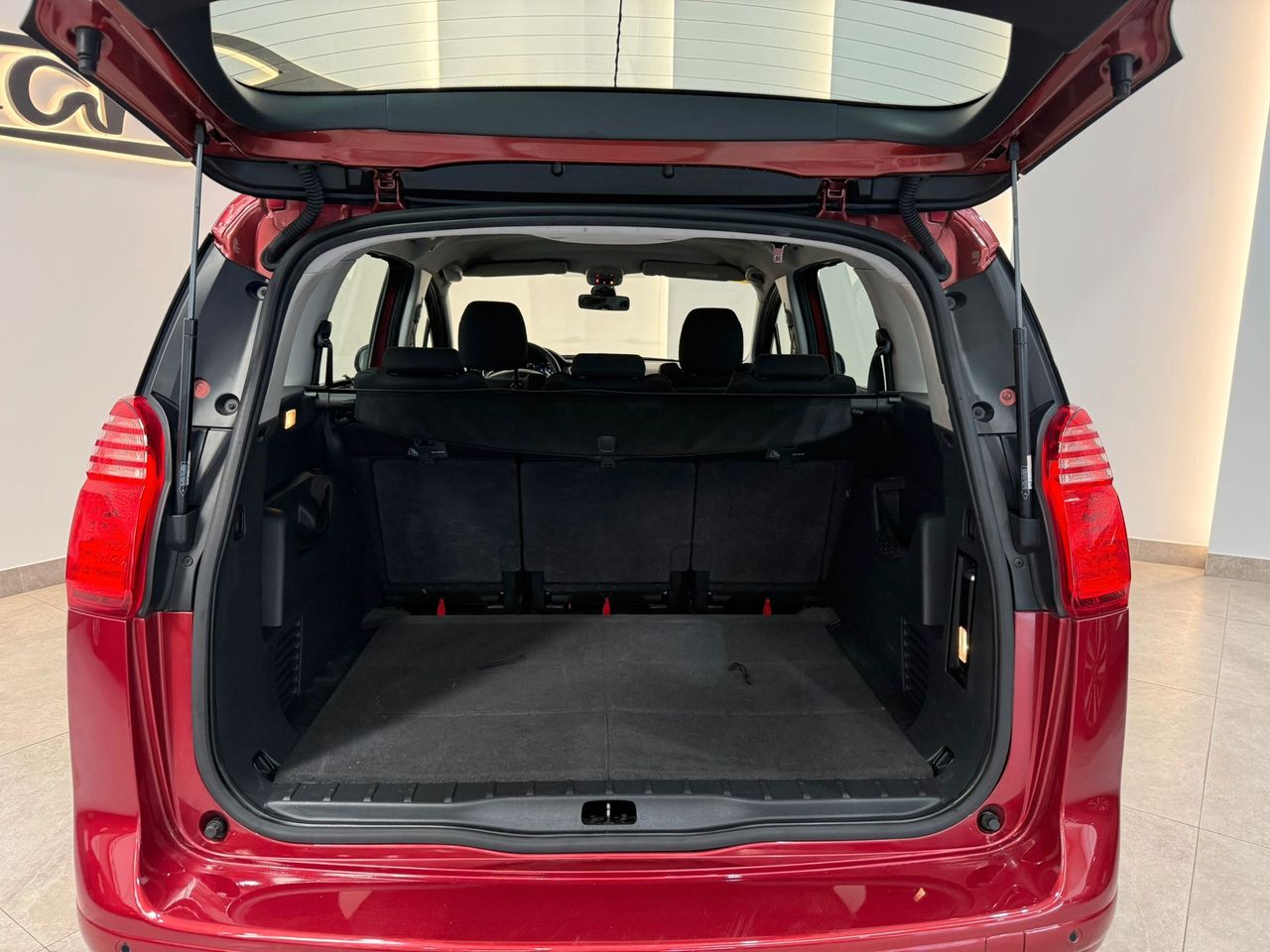 PEUGEOT 5008 Allure 1.6 HDI 112 FAP - foto 18