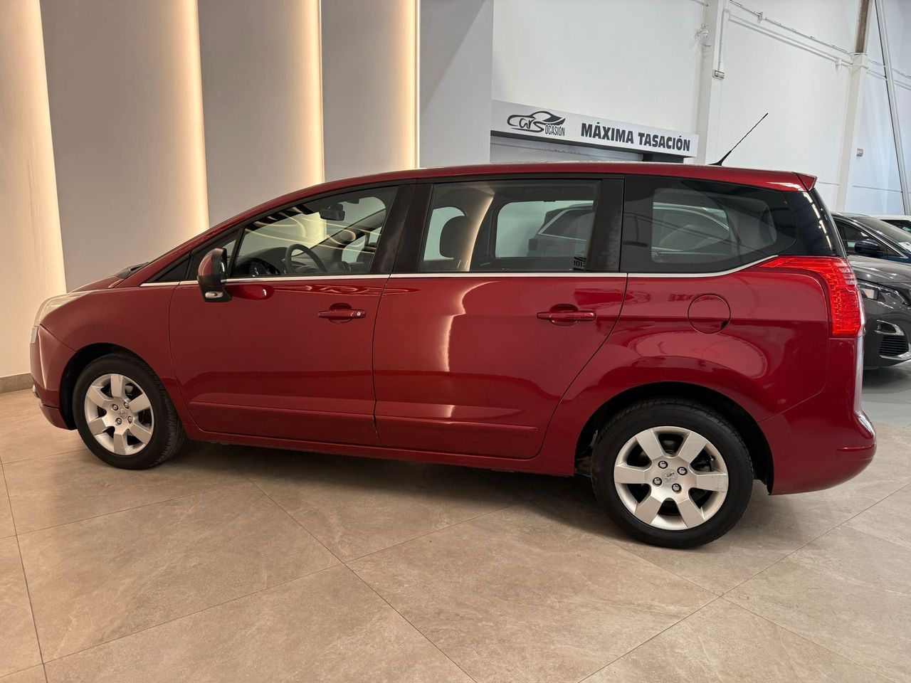 PEUGEOT 5008 Allure 1.6 HDI 112 FAP - foto 20