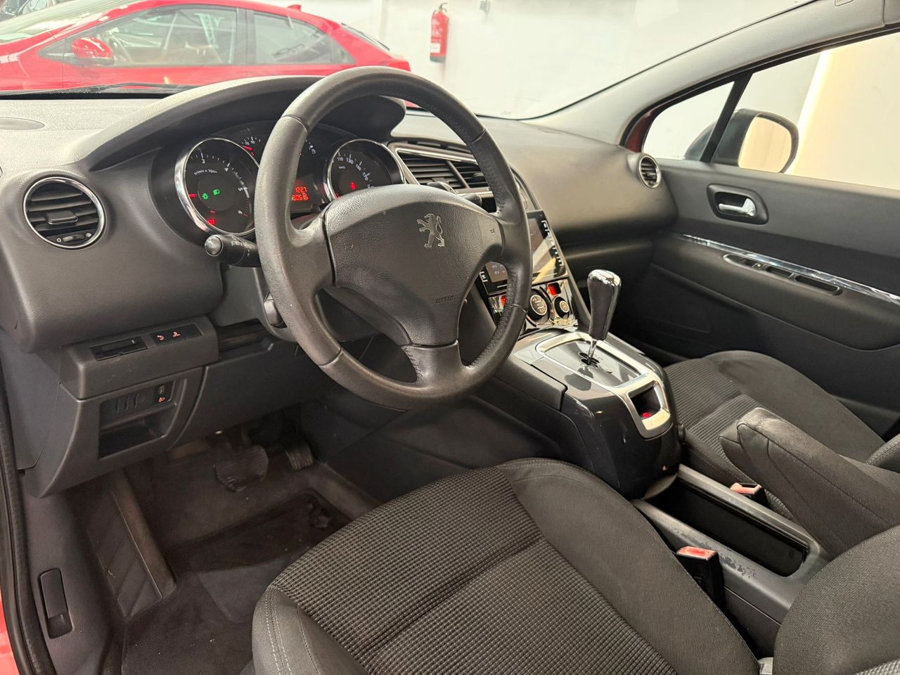 PEUGEOT 5008 Allure 1.6 HDI 112 FAP - foto 6