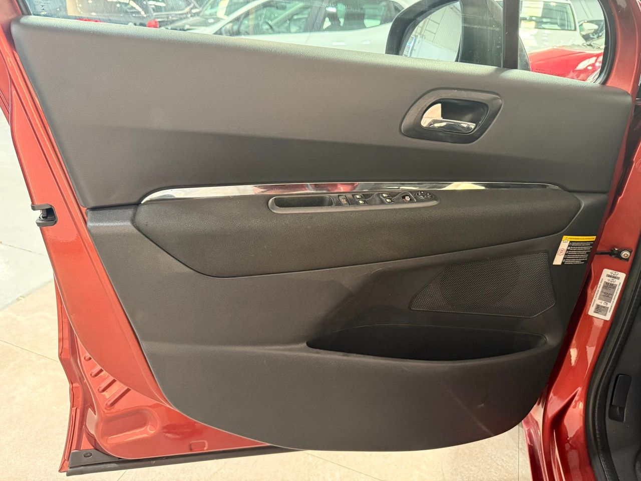 PEUGEOT 5008 Allure 1.6 HDI 112 FAP - foto 5