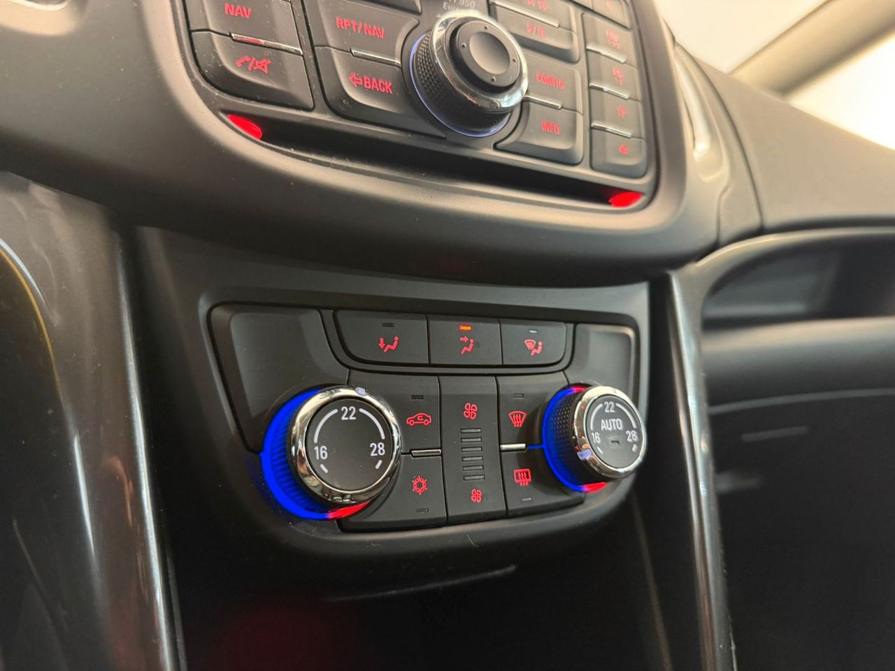 OPEL Zafira Tourer 1.6 CDTi SS Excellence - foto 17