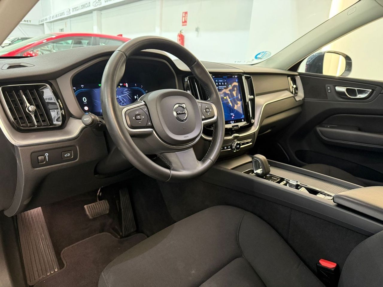 VOLVO XC60 2.0 D4 AWD Momentum - foto 29