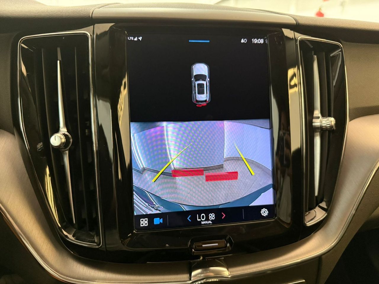 VOLVO XC60 2.0 D4 AWD Momentum - foto 14