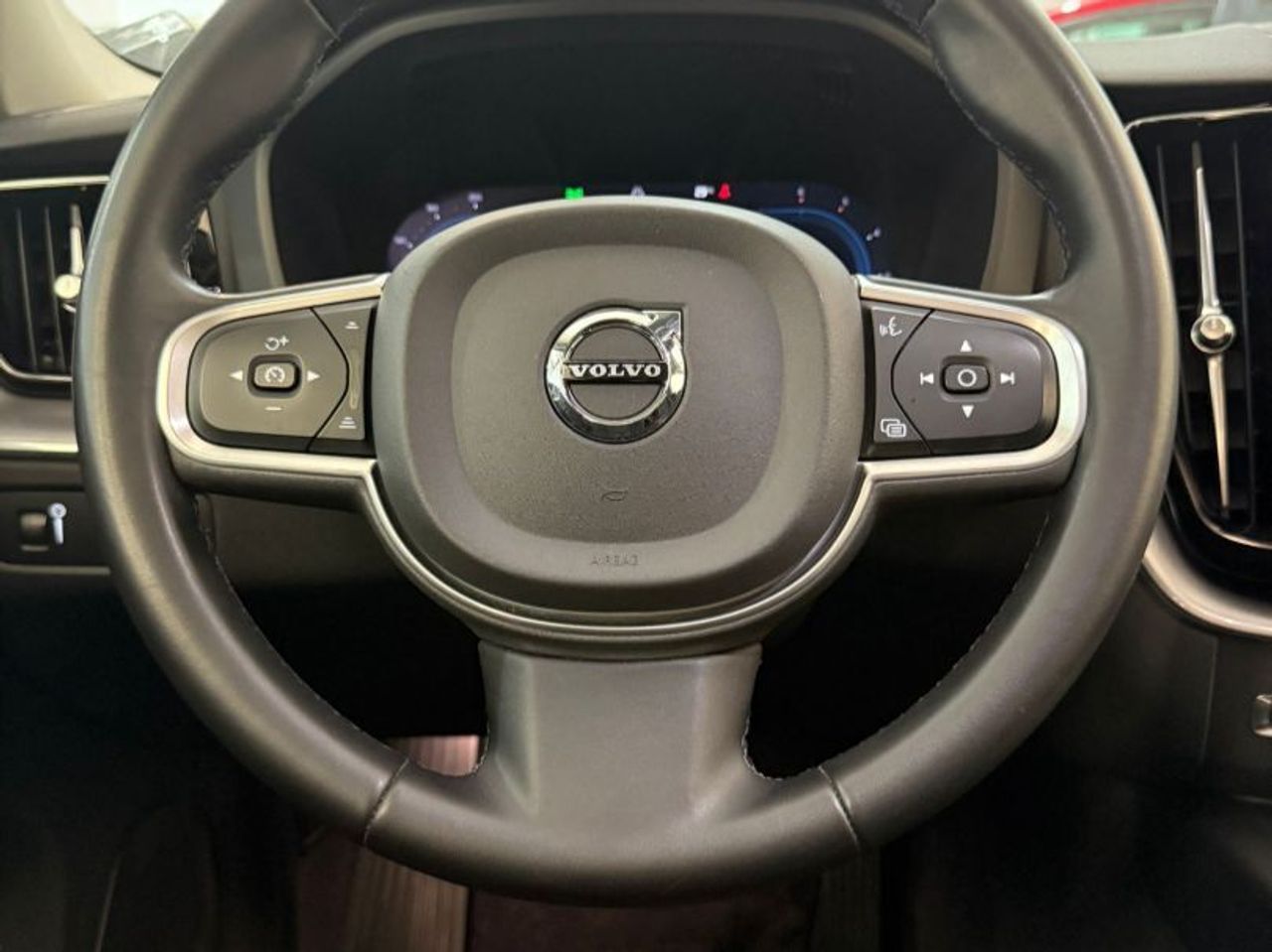 VOLVO XC60 2.0 D4 AWD Momentum - foto 17