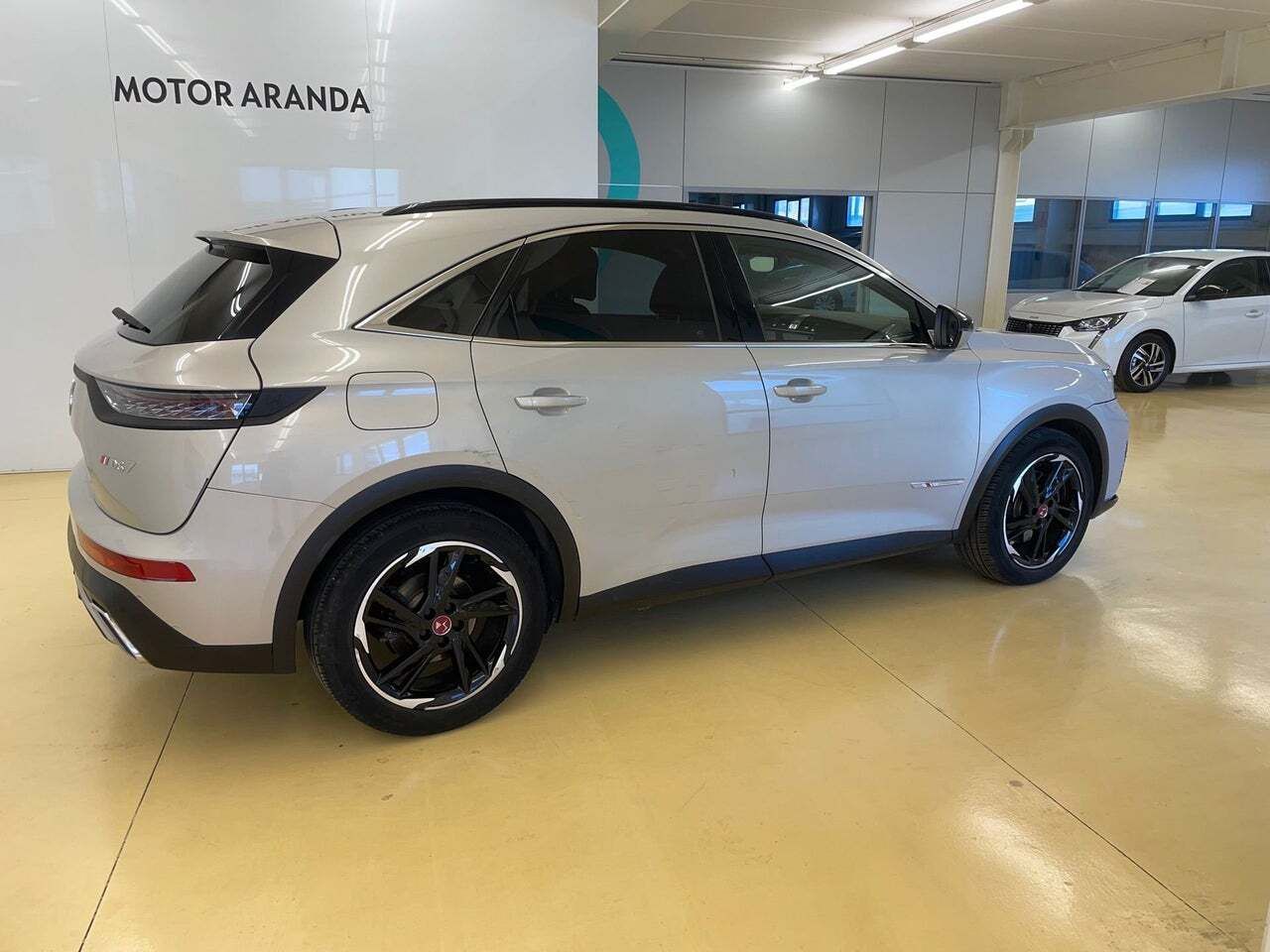 DS DS 7 Crossback 1.6 ETense 225 PERFORMANCE LINE  Auto - Foto 4