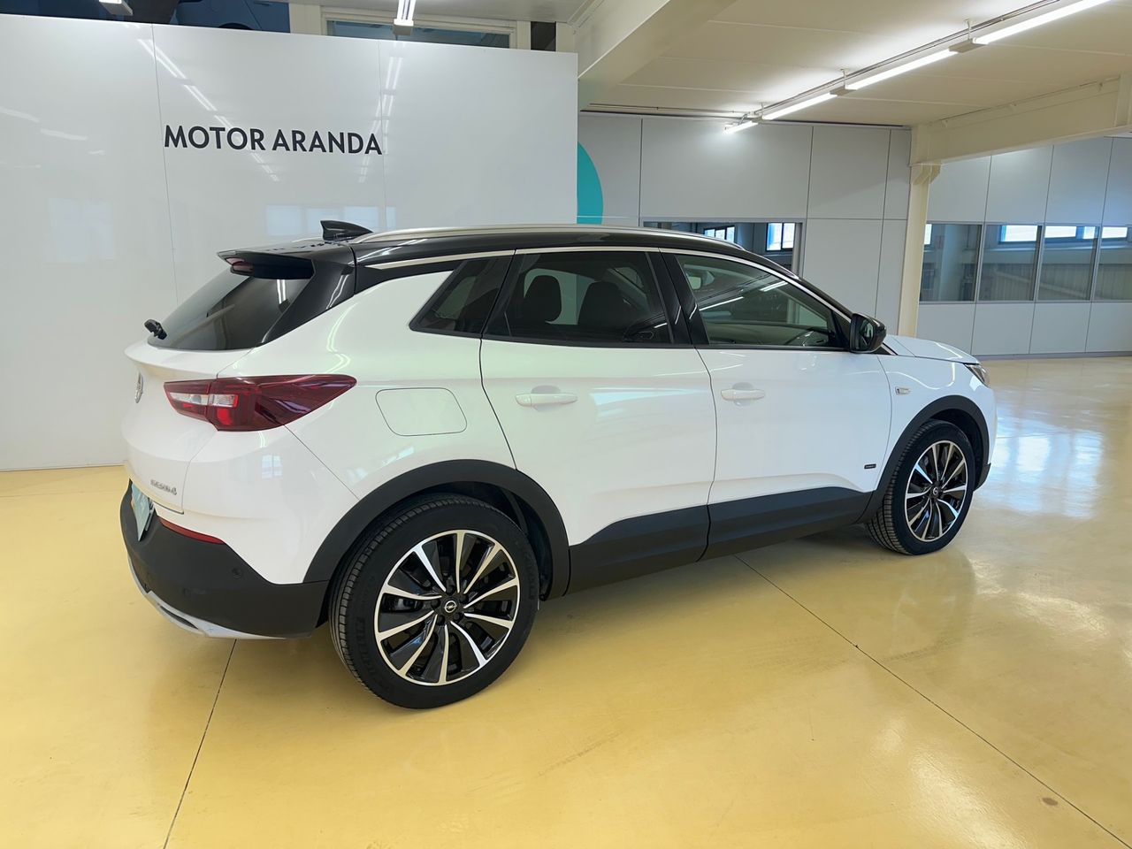 Opel Grandland X Ultimate Híbrido Enchufable 4x4 1.6 Turbo 221 kW - Foto 2
