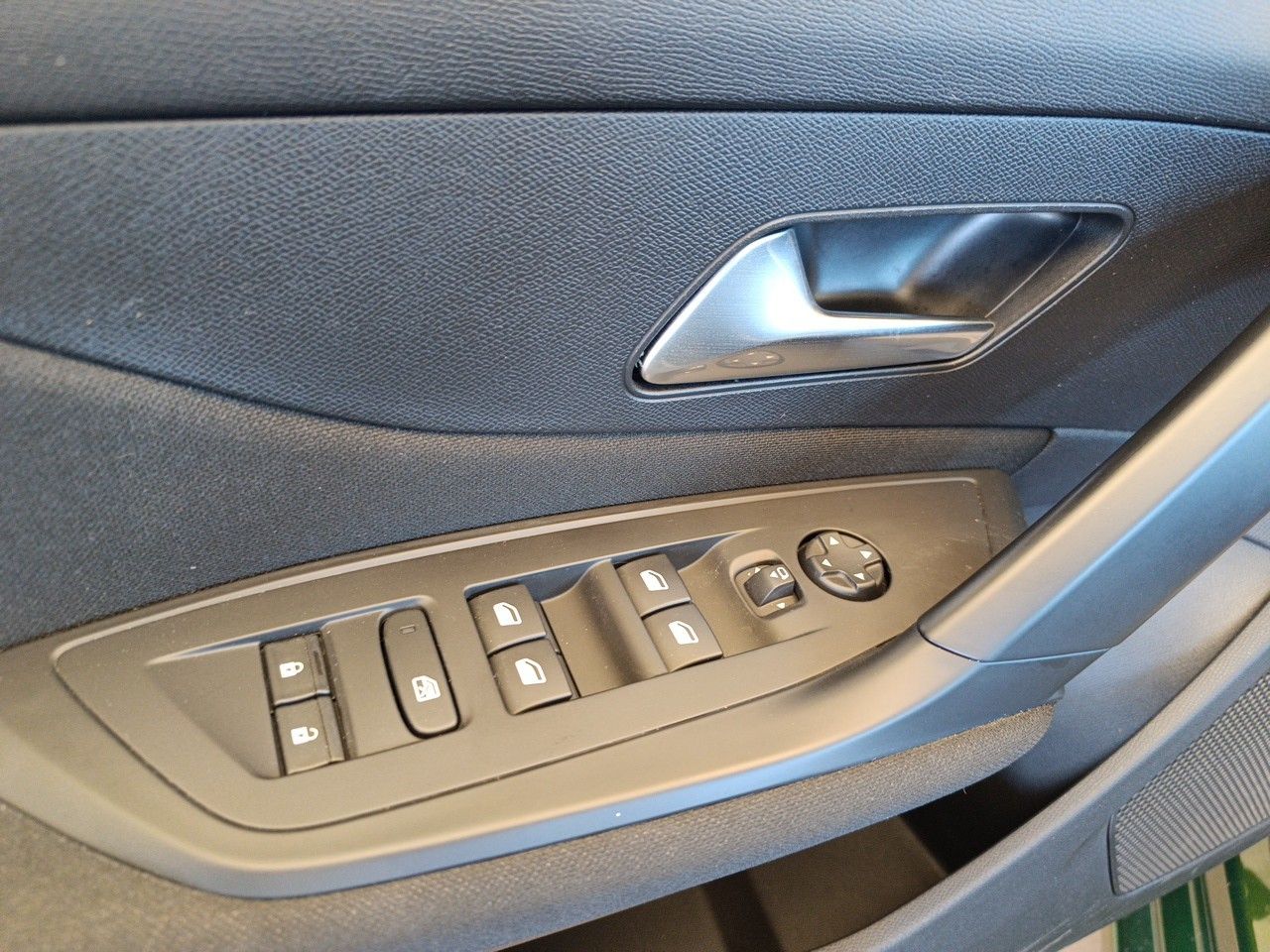 Peugeot 308 5p Active Pack Puretech 110 - Foto 2