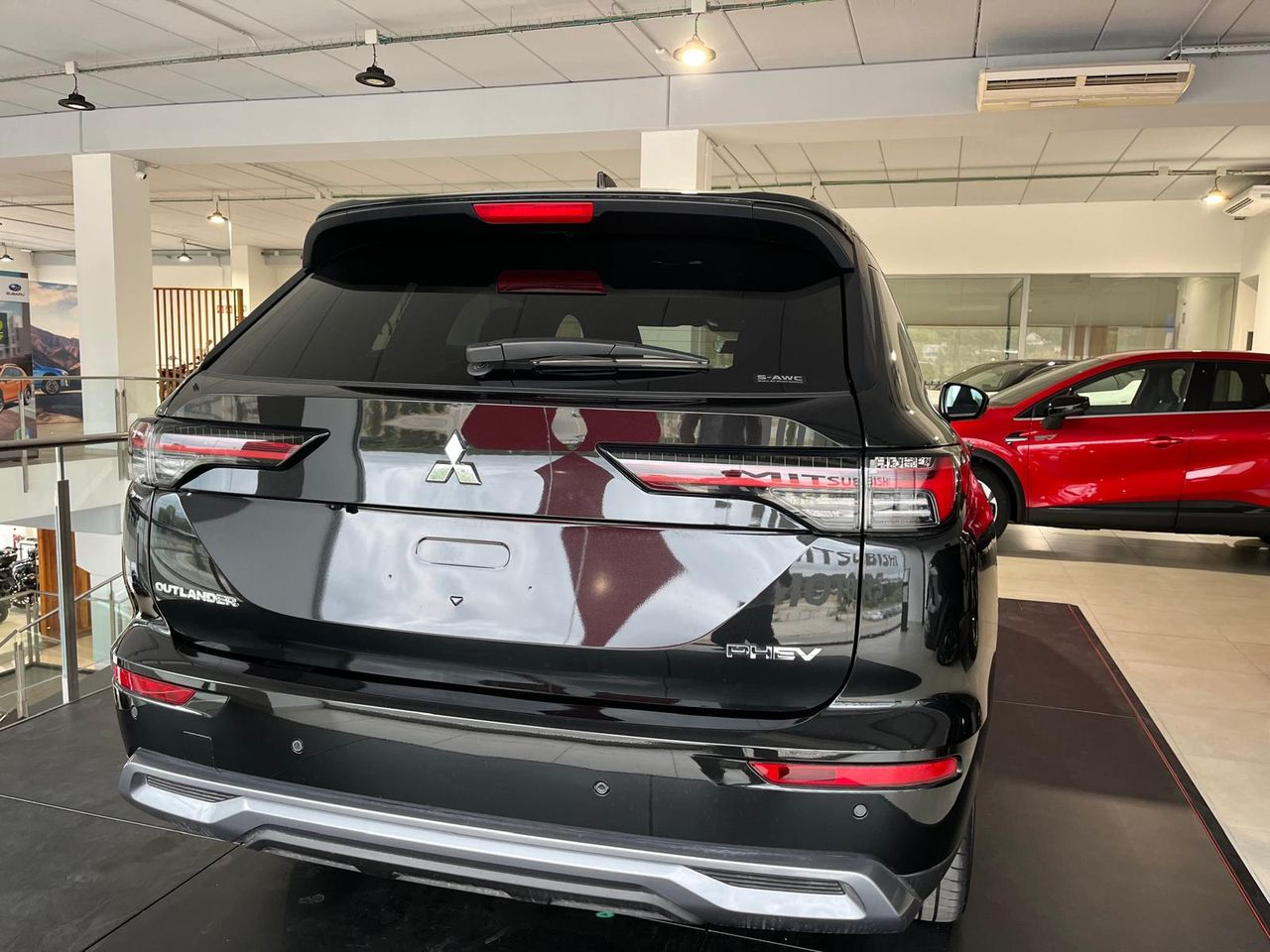 Mitsubishi Outlander PHEV Kaiteki 4WD - Foto 4