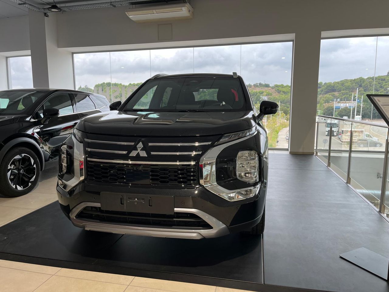 Mitsubishi Outlander PHEV Kaiteki 4WD
