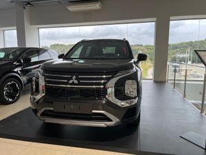 Mitsubishi Outlander PHEV Kaiteki 4WD