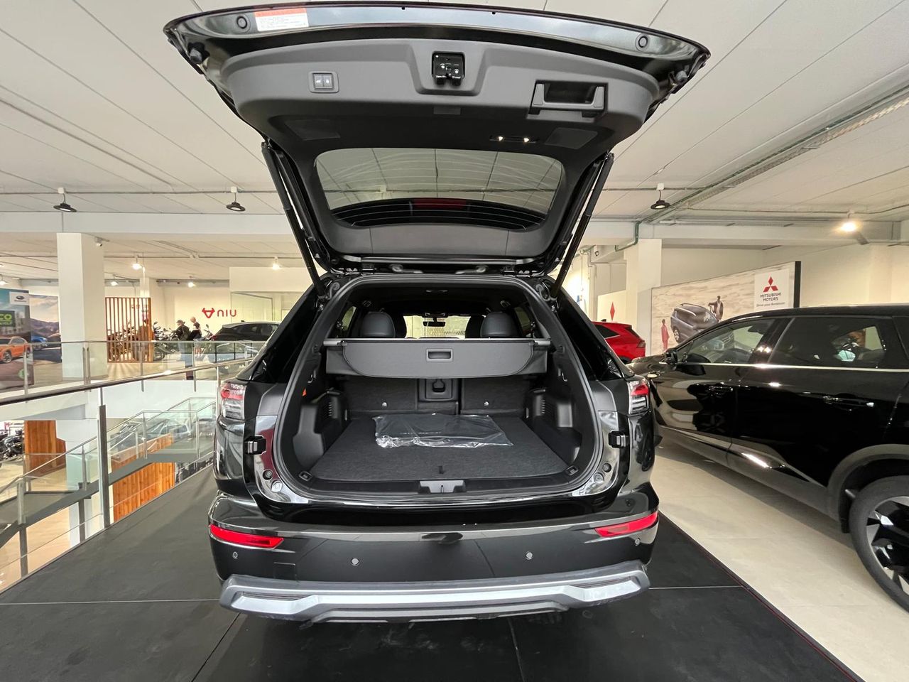 Mitsubishi Outlander PHEV Kaiteki 4WD - Foto 5