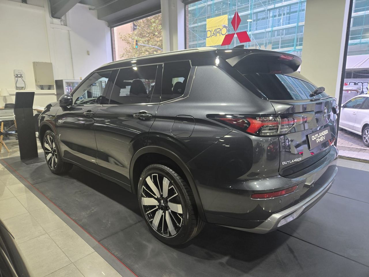 Mitsubishi Outlander PHEV Kaiteki+ 4WD - Foto 3