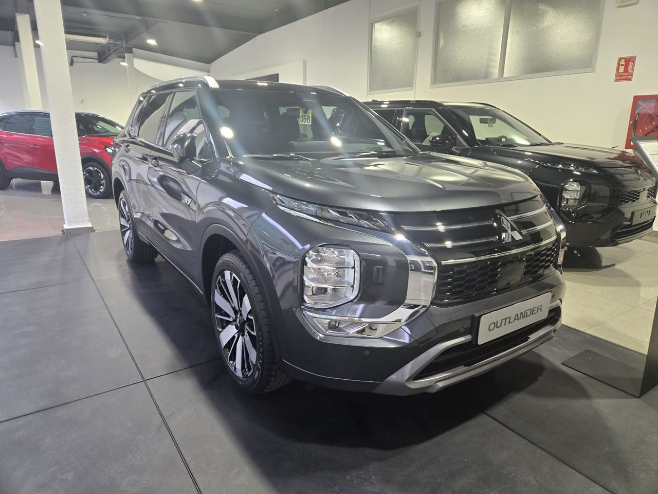 Mitsubishi Outlander PHEV Kaiteki+ 4WD