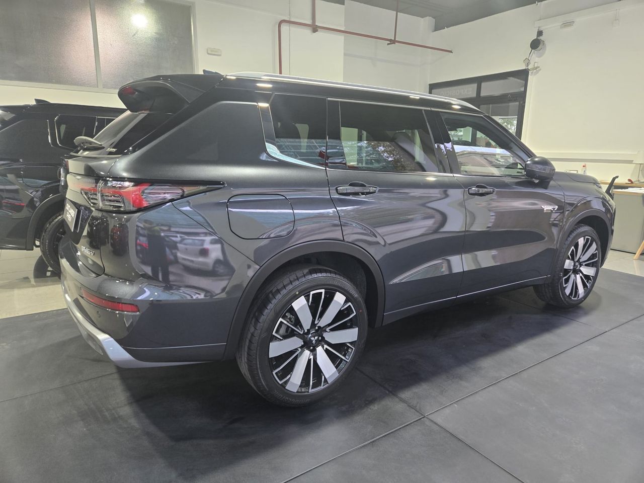 Mitsubishi Outlander PHEV Kaiteki+ 4WD - Foto 4