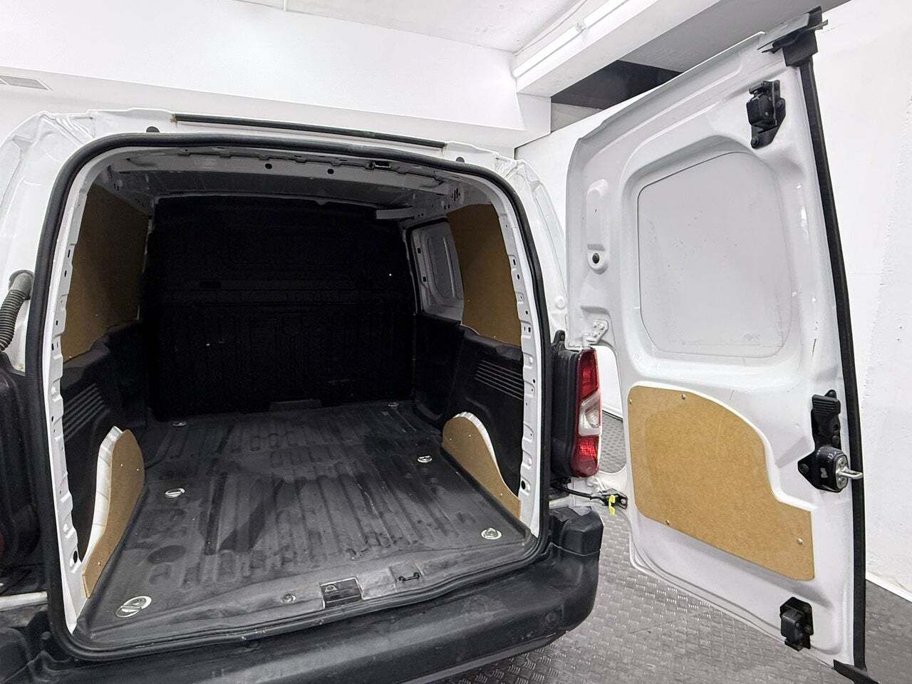 Peugeot Partner Asphalt Standard 1000kg BlueHDi 73kW  - Foto 26