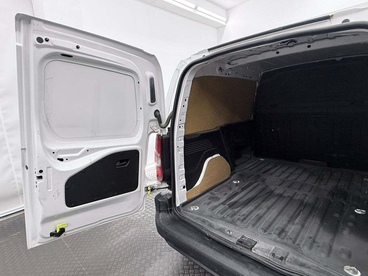 Peugeot Partner Asphalt Standard 1000kg BlueHDi 73kW  - Foto 25