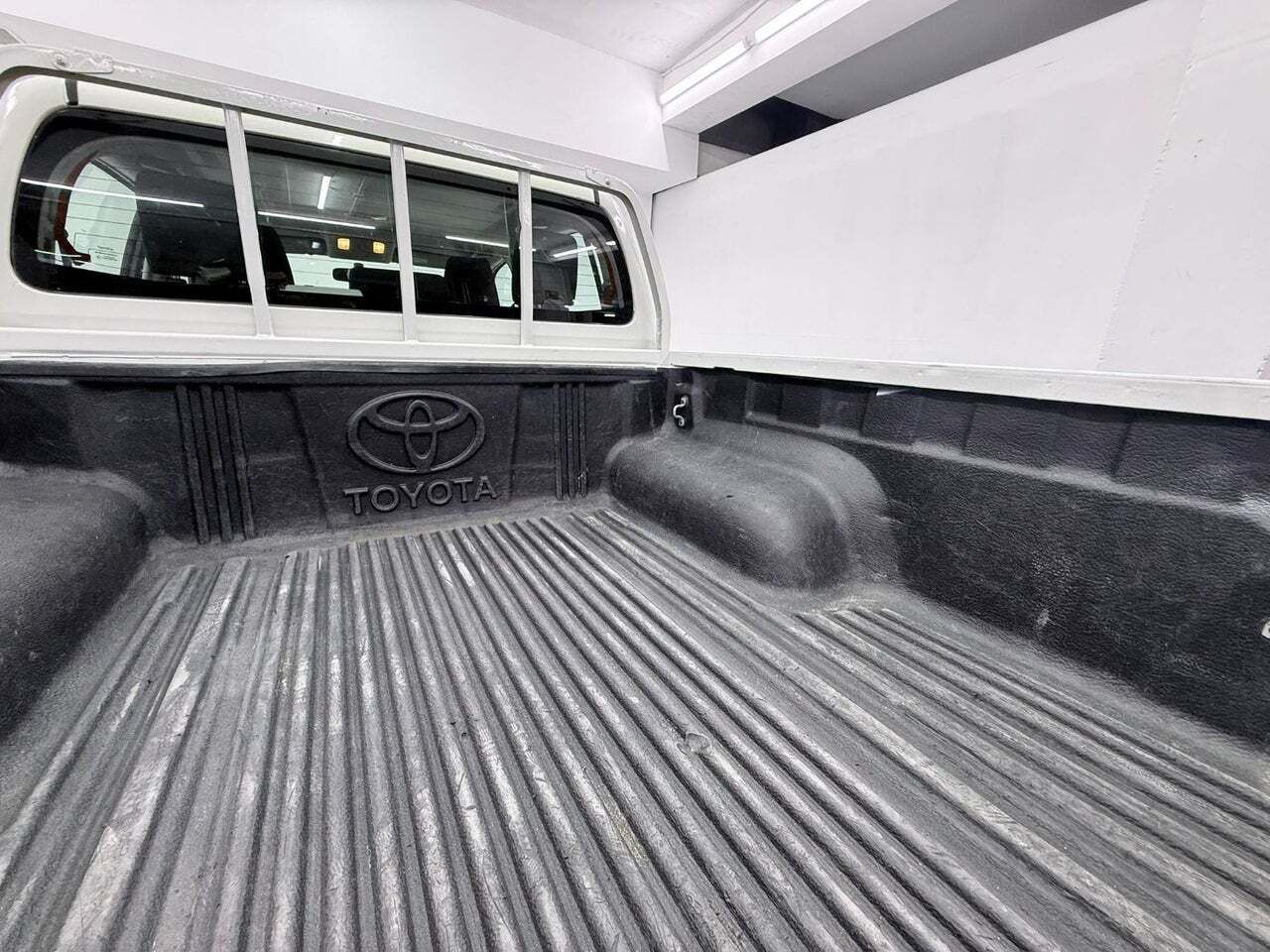 Toyota Hilux 2.4 D4D Cabina Doble GX  - Foto 30