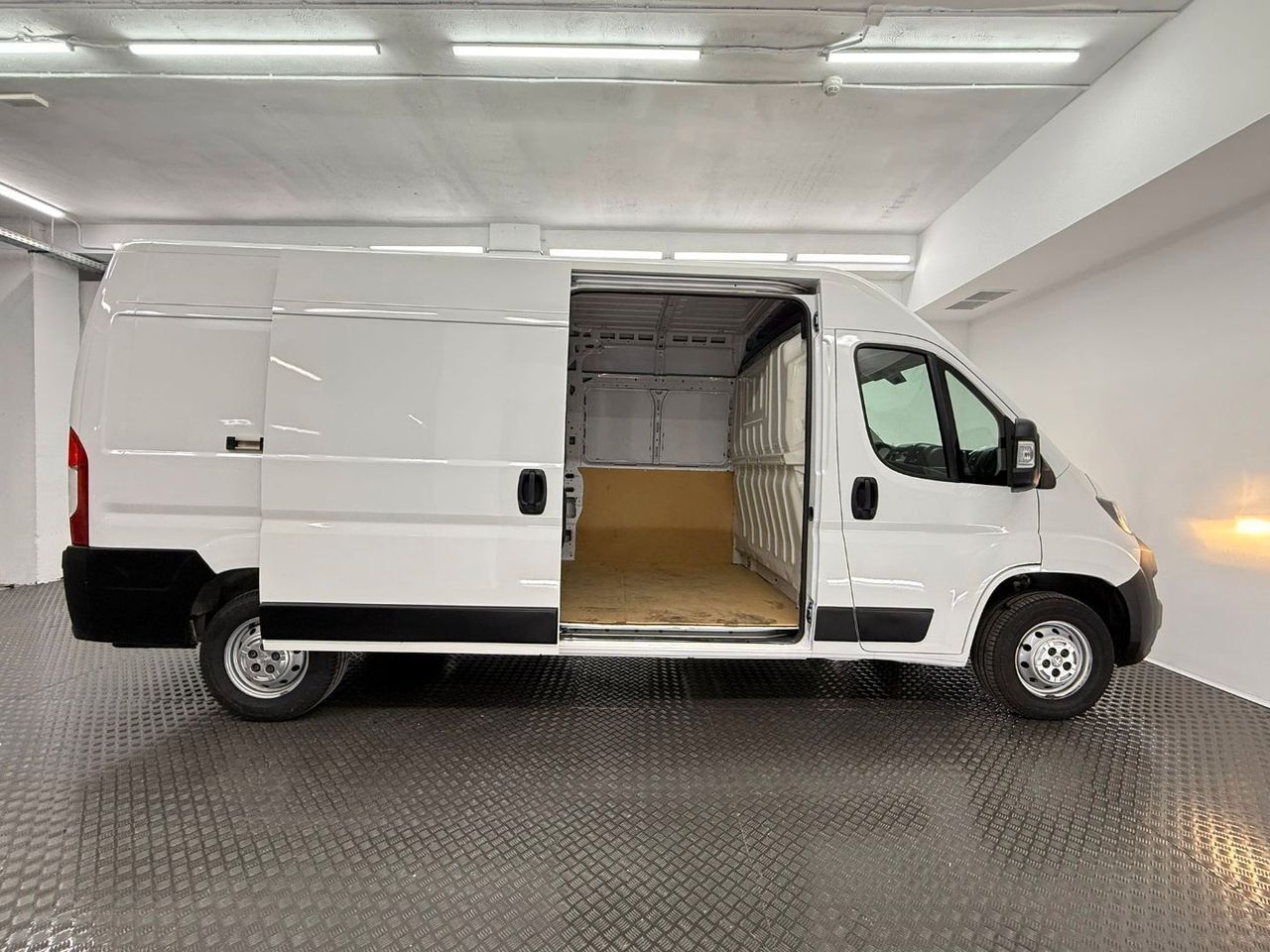 Peugeot Boxer 435 L3 H2 BHDI 103kW 140CV SS  - Foto 8
