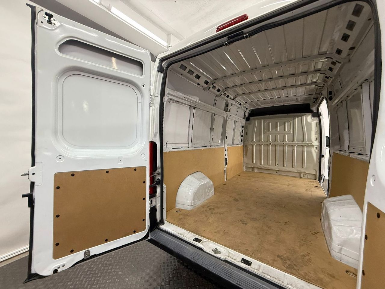 Peugeot Boxer 435 L3 H2 BHDI 103kW 140CV SS  - Foto 24