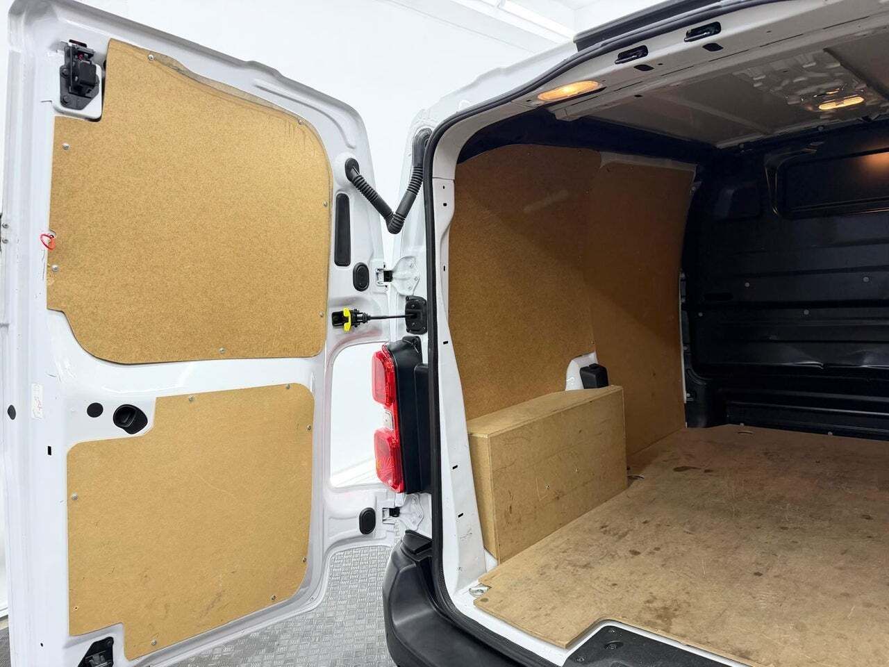 Fiat Scudo 50 kW Furgon L1 Business  - Foto 27