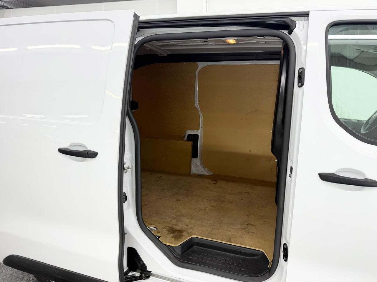 Fiat Scudo 50 kW Furgon L1 Business  - Foto 35