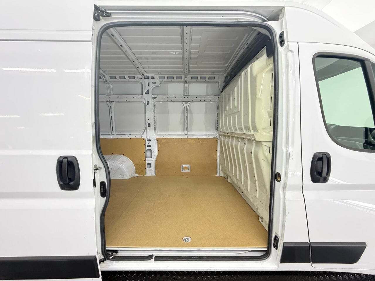 Citroën Jumper BlueHDi 103KW 140CV Furgon 35L2H2  - Foto 37