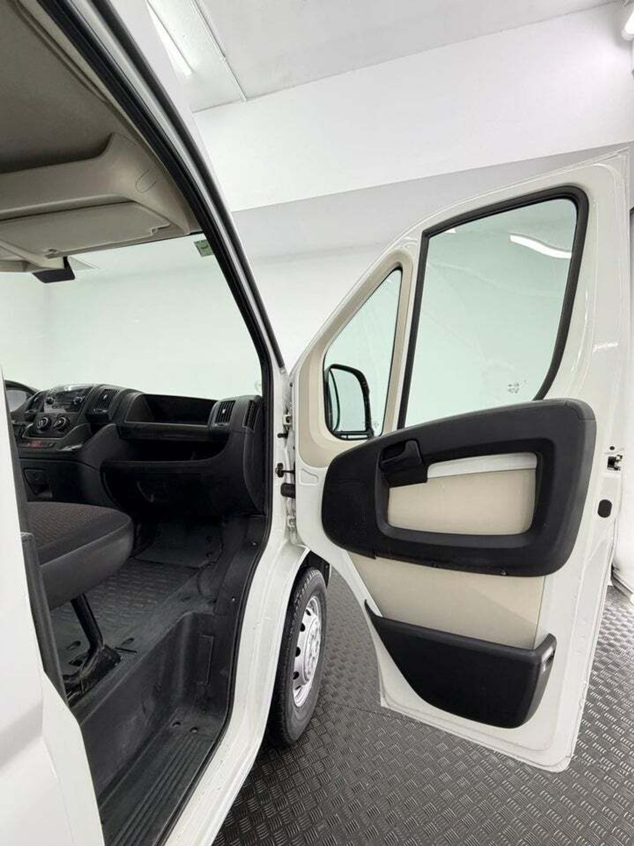 Citroën Jumper BlueHDi 88KW 120CV Furgon 35L2H2  - Foto 38