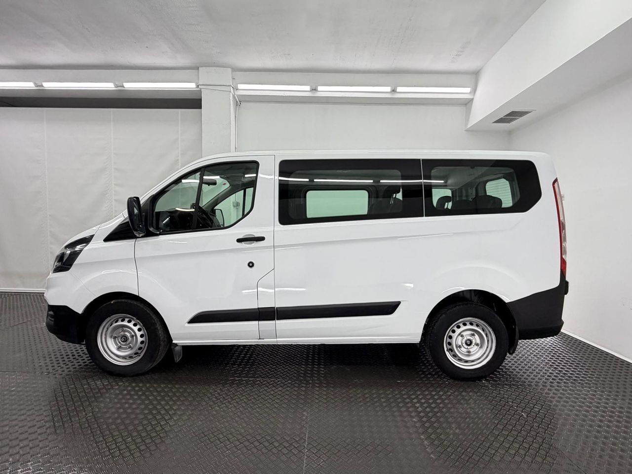 Ford Transit Custom 2.0 TDCI 77 KW 320 AMBIENCE KOMBI SWB (105cv) L1H1 9 plazas - Foto 9
