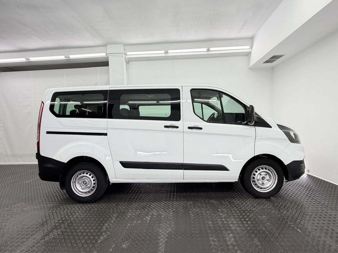 Ford Transit Custom 2.0 TDCI 77 KW 320 AMBIENCE KOMBI SWB (105cv) L1H1 9 plazas - Foto 7