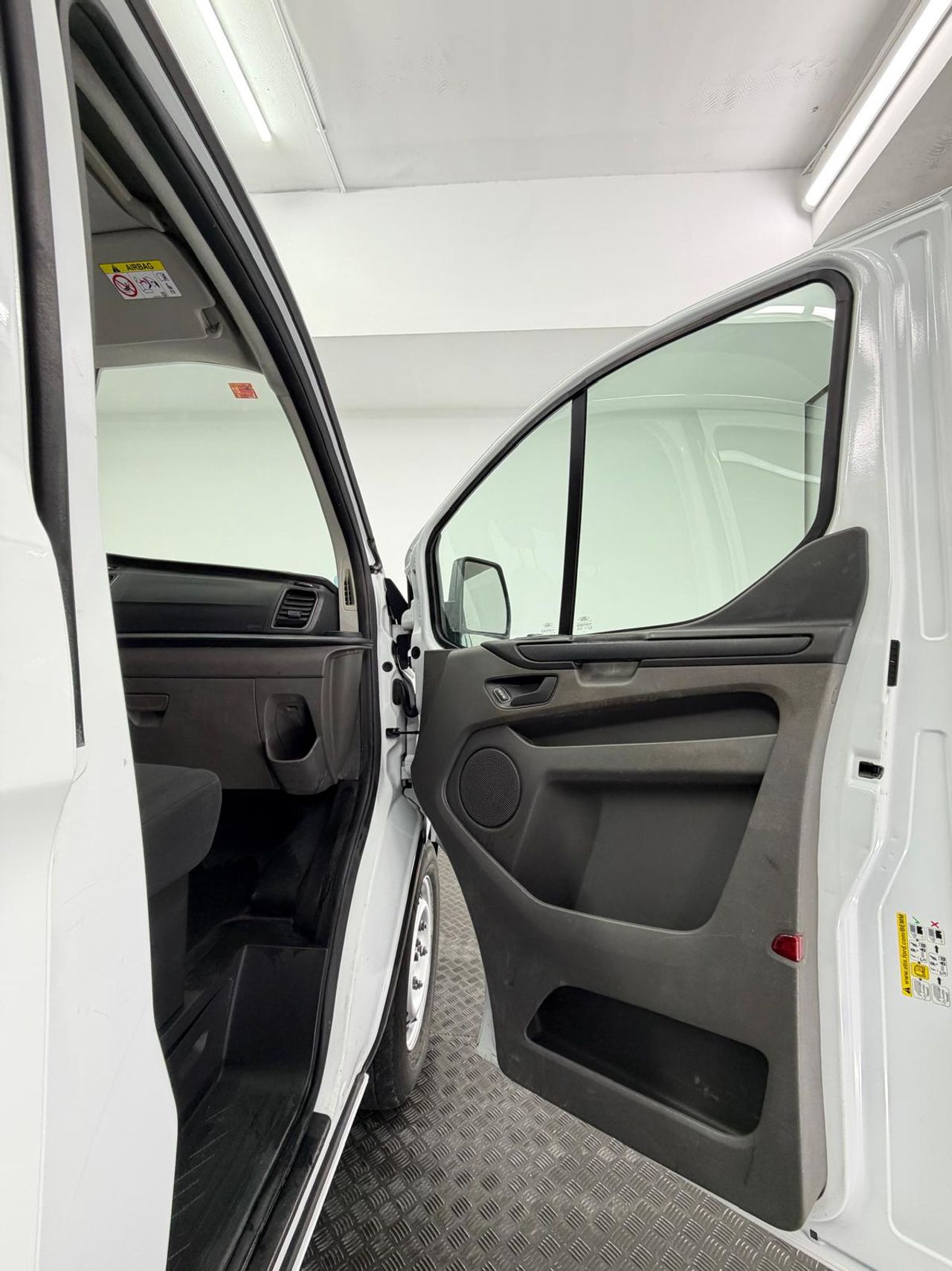 Ford Transit Custom 2.0 TDCI 77 KW 320 AMBIENCE KOMBI SWB (105cv) L1H1 9 plazas - Foto 36