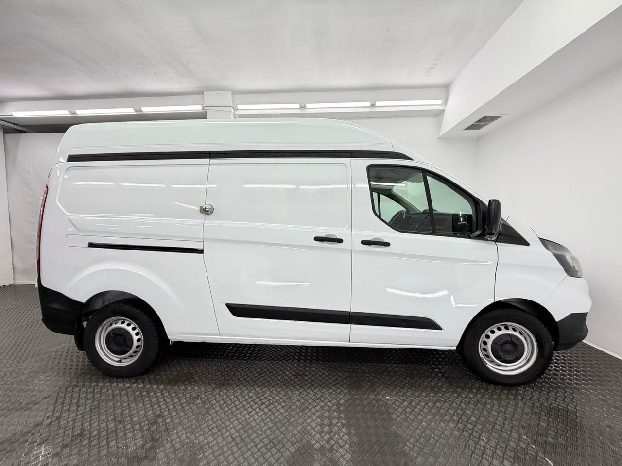 Ford Transit Custom 2.0 TDCI 96 KW 340 AMBIENCE VAN LWB 130cv) L2H2 - Foto 8