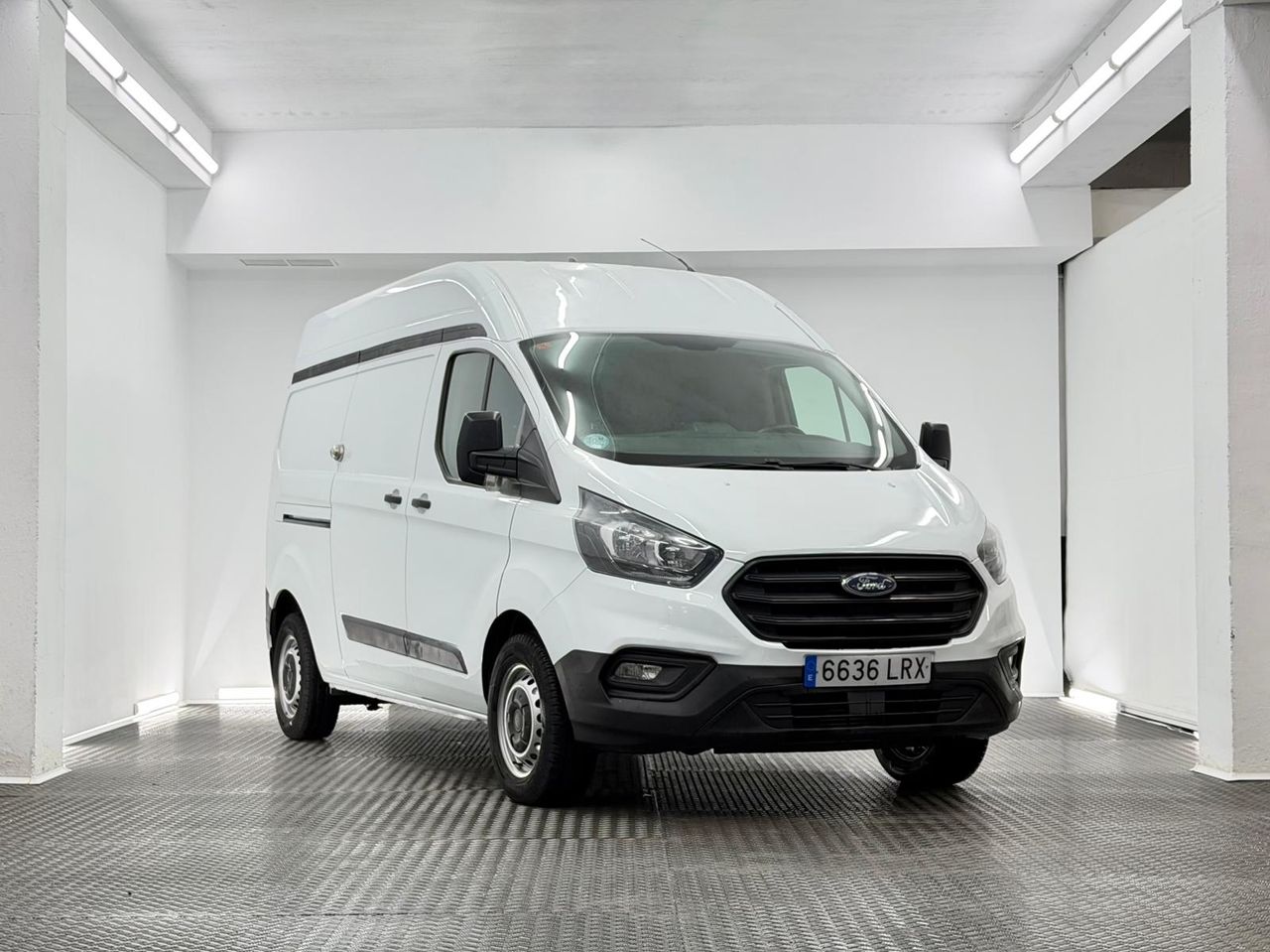 Ford Transit Custom 2.0 TDCI 96 KW 340 AMBIENCE VAN LWB 130cv) L2H2 - Foto 3